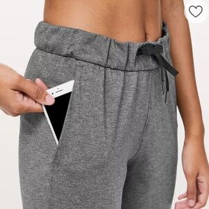 Lululemon on the fly jogger 2